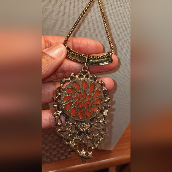 Beautiful Orange Abstract in a Large Goldtone Vintage Necklace 26" long - Picture 4 of 5